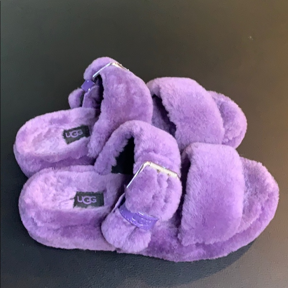 UGG Slippers adjustable buckles Size 7 - Picture 1 of 4